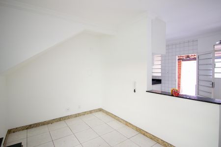 Sala de casa de condomínio para alugar com 2 quartos, 120m² em Darcy Vargas, Belo Horizonte