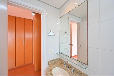 Apartamento à venda com 165m², 4 quartos e 3 vagasBanheiro da Suíte 1