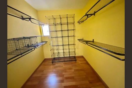 Casa à venda com 246m², 4 quartos e 4 vagas