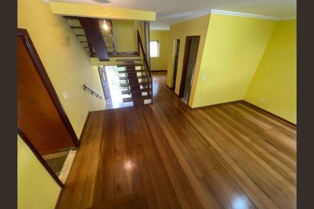 Casa à venda com 246m², 4 quartos e 4 vagas