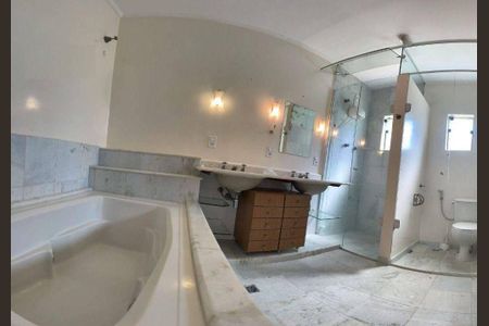 Casa à venda com 246m², 4 quartos e 4 vagas