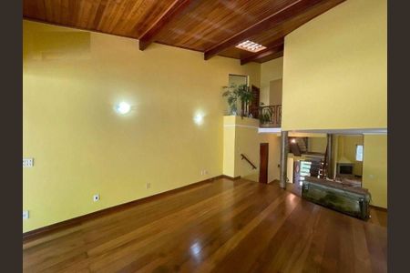 Casa à venda com 246m², 4 quartos e 4 vagas