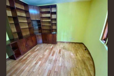 Casa à venda com 246m², 4 quartos e 4 vagas