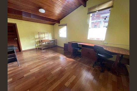Casa à venda com 246m², 4 quartos e 4 vagas