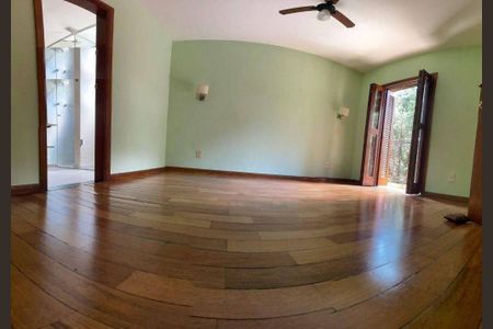 Casa à venda com 246m², 4 quartos e 4 vagas