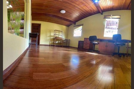 Casa à venda com 246m², 4 quartos e 4 vagas