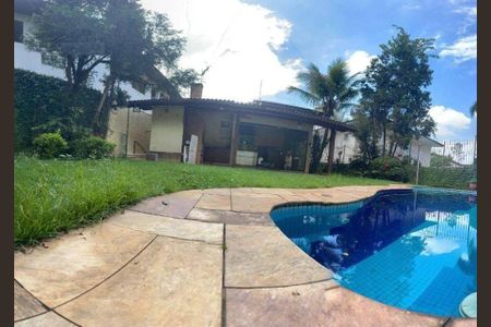 Casa à venda com 246m², 4 quartos e 4 vagas