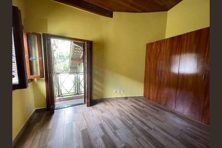 Casa à venda com 246m², 4 quartos e 4 vagas