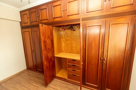 Apartamento à venda com 284m², 4 quartos e 3 vagas Apartamento à venda com 284m², 4 quartos e 3 vagasQUARTO 2