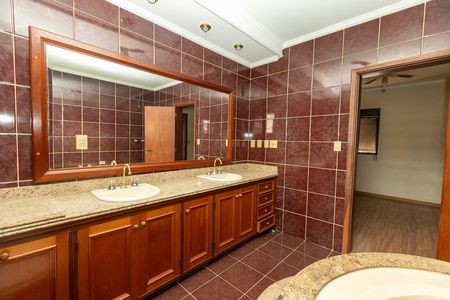 Apartamento à venda com 284m², 4 quartos e 3 vagas Apartamento à venda com 284m², 4 quartos e 3 vagasBANHEIRO SUITE MASTER