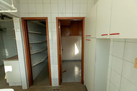 Apartamento à venda com 284m², 4 quartos e 3 vagas Apartamento à venda com 284m², 4 quartos e 3 vagasÁREA DE SERVIÇO