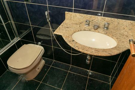 Apartamento à venda com 284m², 4 quartos e 3 vagas Apartamento à venda com 284m², 4 quartos e 3 vagasBANHEIRO SUITE COBERTURA