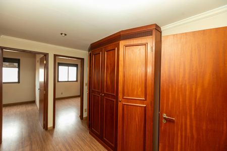 Apartamento à venda com 284m², 4 quartos e 3 vagas Apartamento à venda com 284m², 4 quartos e 3 vagasHALL DOS QUARTOS