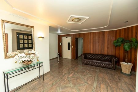 Apartamento à venda com 284m², 4 quartos e 3 vagas Apartamento à venda com 284m², 4 quartos e 3 vagasÁREA COMUM - HALL DOS ELEVADORES