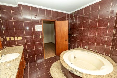 Apartamento à venda com 284m², 4 quartos e 3 vagas Apartamento à venda com 284m², 4 quartos e 3 vagasBANHEIRO SUITE MASTER