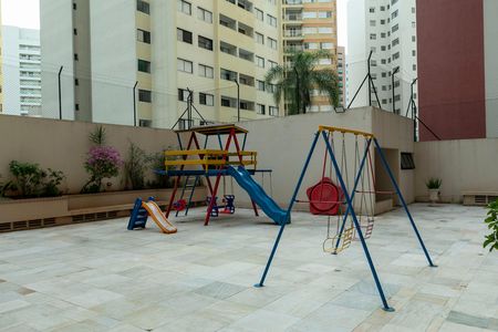 Apartamento à venda com 284m², 4 quartos e 3 vagas Apartamento à venda com 284m², 4 quartos e 3 vagasÁREA COMUM - PLAYGROUND