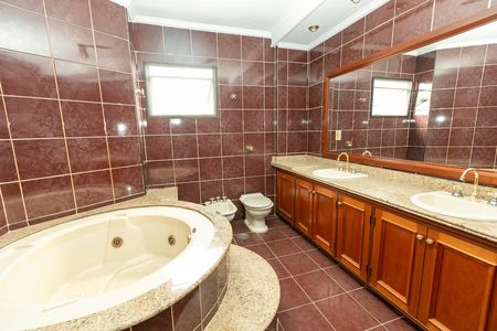 Apartamento à venda com 284m², 4 quartos e 3 vagas Apartamento à venda com 284m², 4 quartos e 3 vagasBANHEIRO SUITE MASTER