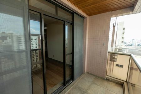 Apartamento à venda com 284m², 4 quartos e 3 vagas Apartamento à venda com 284m², 4 quartos e 3 vagasVARANDA
