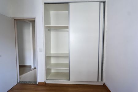 Apartamento para alugar com 85m², 3 quartos e 2 vagasQuarto 2 - Armários