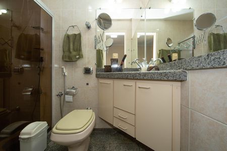 Apartamento à venda com 203m², 3 quartos e 2 vagas Apartamento à venda com 203m², 3 quartos e 2 vagasBANHEIRO2