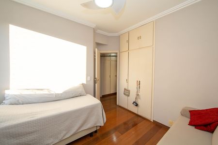 Apartamento à venda com 203m², 3 quartos e 2 vagas Apartamento à venda com 203m², 3 quartos e 2 vagasQUARTO2