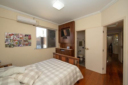 Apartamento à venda com 203m², 3 quartos e 2 vagas Apartamento à venda com 203m², 3 quartos e 2 vagasQUARTO3