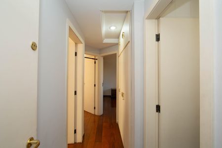 Apartamento à venda com 203m², 3 quartos e 2 vagas Apartamento à venda com 203m², 3 quartos e 2 vagasCORREDOR