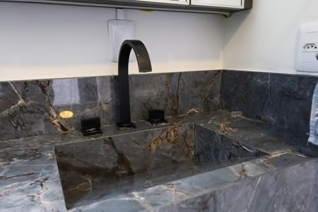 Apartamento para alugar com 70m², 2 quartos e 1 vaga Apartamento para alugar com 70m², 2 quartos e 1 vagaBanheiro da Suíte