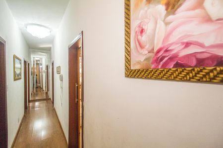 Casa à venda com 150m², 4 quartos e 2 vagasCorredor