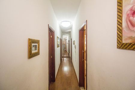 Casa à venda com 150m², 4 quartos e 2 vagasCorredor