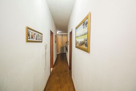 Casa à venda com 150m², 4 quartos e 2 vagasCorredor