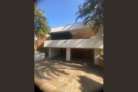 Casa à venda com 704m², 5 quartos e 7 vagas Casa à venda com 704m², 5 quartos e 7 vagasFoto 01