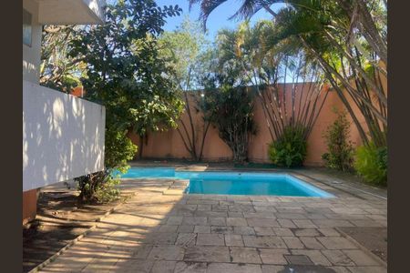 Casa à venda com 704m², 5 quartos e 7 vagas Casa à venda com 704m², 5 quartos e 7 vagasFoto 30