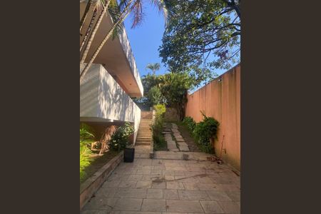 Casa à venda com 704m², 5 quartos e 7 vagas Casa à venda com 704m², 5 quartos e 7 vagasFoto 06