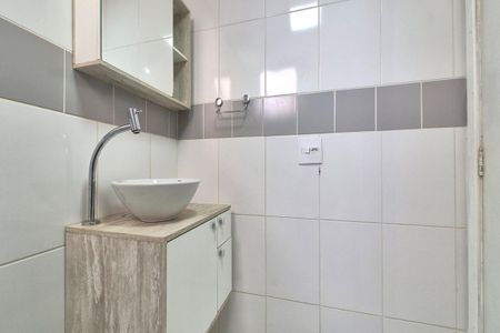 Apartamento à venda com 57m², 2 quartos e 1 vaga Apartamento à venda com 57m², 2 quartos e 1 vagaBanheiro