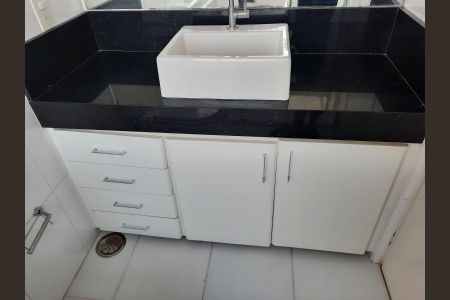 Apartamento à venda com 75m², 2 quartos e 1 vaga Apartamento à venda com 75m², 2 quartos e 1 vagaBanheiro