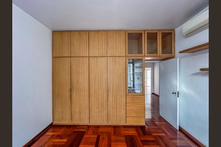 Apartamento para alugar com 348m², 5 quartos e 1 vaga