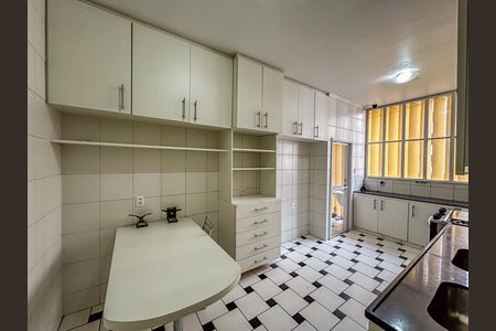 Apartamento para alugar com 348m², 5 quartos e 1 vaga