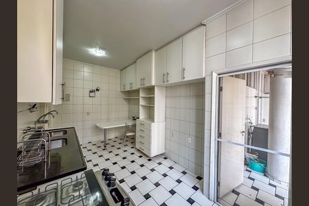 Apartamento para alugar com 348m², 5 quartos e 1 vaga