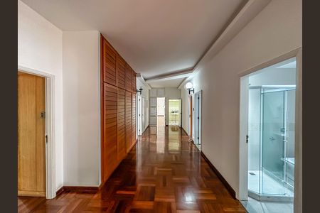 Apartamento para alugar com 348m², 5 quartos e 1 vaga