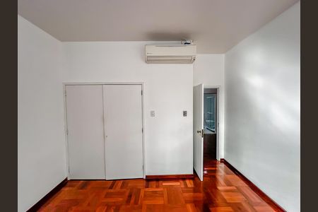 Apartamento para alugar com 348m², 5 quartos e 1 vaga