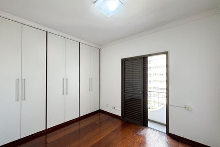 Apartamento à venda com 230m², 3 quartos e 3 vagas Apartamento à venda com 230m², 3 quartos e 3 vagasSuíte 2