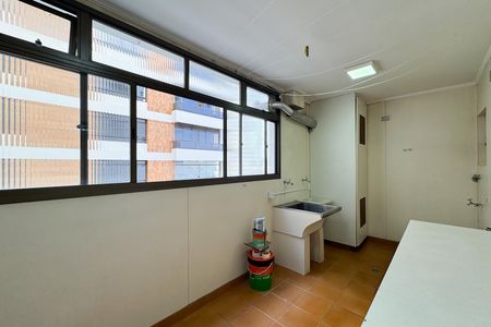 Apartamento à venda com 230m², 3 quartos e 3 vagas Apartamento à venda com 230m², 3 quartos e 3 vagasÁrea de Serviço