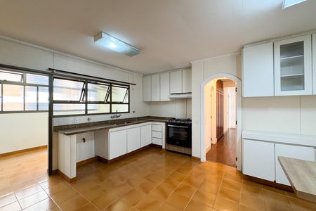 Apartamento à venda com 230m², 3 quartos e 3 vagas Apartamento à venda com 230m², 3 quartos e 3 vagasCozinha