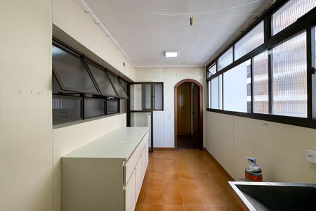 Apartamento à venda com 230m², 3 quartos e 3 vagas Apartamento à venda com 230m², 3 quartos e 3 vagasÁrea de Serviço