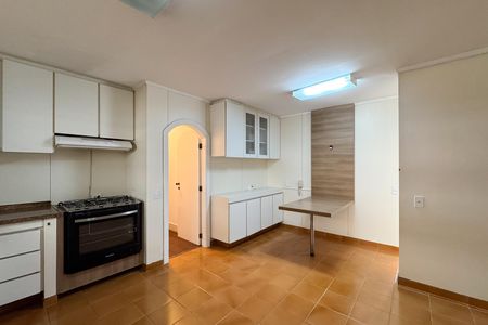 Apartamento à venda com 230m², 3 quartos e 3 vagas Apartamento à venda com 230m², 3 quartos e 3 vagasCozinha