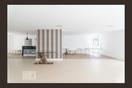 Apartamento à venda com 230m², 3 quartos e 3 vagas Apartamento à venda com 230m², 3 quartos e 3 vagasÁrea comum - Salão de festas