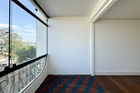 Apartamento à venda com 230m², 3 quartos e 3 vagas Apartamento à venda com 230m², 3 quartos e 3 vagasSacada