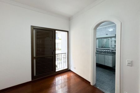 Apartamento à venda com 230m², 3 quartos e 3 vagas Apartamento à venda com 230m², 3 quartos e 3 vagasSuíte 1