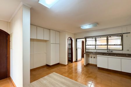 Apartamento à venda com 230m², 3 quartos e 3 vagas Apartamento à venda com 230m², 3 quartos e 3 vagasCozinha